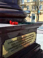 Стела трудовому подвигу ленинградцев, эвакуированных в Новосибирск в 1941–1943 гг.., улица Восход