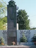 Монумент славы, в память об ижевских металлургах, павшим в боях за Родину, Долгий мост