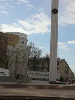 Мемориальный комплекс «Монумент Победы», Первомайский проспект