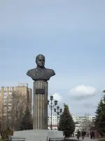 Первый в СССР памятник маршалу Жукову, проспект Металлургов