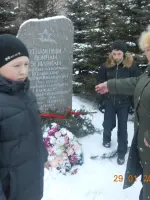 Памятный знак «Отважным воинам-землякам», Россия, Новгородская область, Чудовский район, село Оскуй