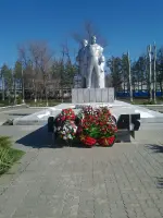 Мемориал воинам ”ЧЕСТЬ И СЛАВА”, погибшим в годы Великой Отечественной войны. Братская могила, Р-270