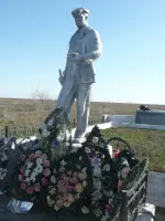 Братская могила рабочих и служащих завода «Красный Октябрь», погибших при налете вражеской бомбардировки 1942 г., Россия, Волгоградская область, Палласовский район, поселок Венгеловка