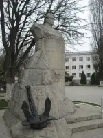 Памятник адмиралу А.Г. Головко. г. Прохладный, КБР, улица Ленина