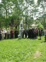 Обелиск в честь выпускников школы, погибших в годы Великой Отечественной войны, Россия, Тверская область, Оленинский район, село Татево