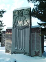 Мемориал в честь павших на фронтах Великой Отечественной войны в деревне Ивановка Саргатского района Омской области, Россия, Омская область, Саргатский район, деревня Ивановка