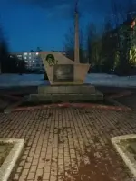 Памятный знак «Вечная слава нефтяникам Яреги, погибшим в годы Великой Отечественной войны 1941-45 гг.», улица Космонавтов