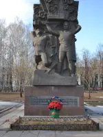 Памятник ратным и трудовым подвигам заводчан в верхней салде, Россия, Свердловская область, Верхняя Салда
