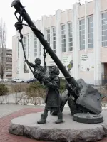Памятник детям войны «Качели», Россия, Белгородская область, Старый Оскол