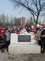 
        Памятный камень павшим воинам, Уральская улица
