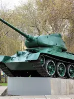 Танк-победитель на бульваре Победы Омск, бульвар Победы