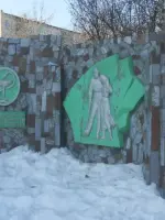 Памятник медицинским работникам - участникам Великой Отечественной войны, Салютовская улица