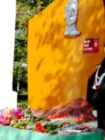 Памятник Рубену Ибаррури, улица Энгельса