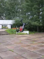 Памятник погибшим землякам, улица Победы