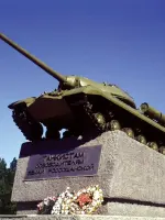 Памятный знак «Танк ИС-3», в честь танкистов-освободителей города Россошь., Пролетарская улица