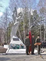 Памятник воспитанникам Челябинского ВВАУШ, погибшим в боях за Советскую Родину., Россия, Челябинск, Курчатовский район