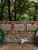 Мемориал возле дороги по пути к с. Безымянному, Россия, Краснодарский край, городской округ Горячий Ключ, село Безымянное