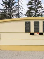 Мемориальная доска, посвящённая выпускникам школы № 42, погибшим в годы Великой Отечественной войны, Профсоюзная улица
