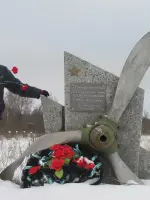 
        Памятный знак лётчикам-истребителям
      , Россия, Смоленская область, Гагаринский район, деревня Петушки