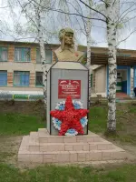Бюст Герою Советского Союза <nobr>Алейникову И. Г. в</nobr> селе Алейниково Россошанского района Воронежской области, улица Кирова