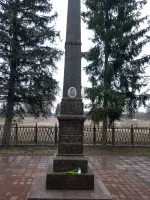 Памятник и обелиск Зое Космодемянской в Петрищево, Россия, Московская область, Рузский район, деревня Петрищево