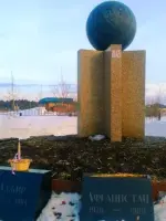 Памятник «Всем погибшим войнам за Отечество» в поселке Фёдоровский, улица Ленина