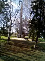 Стела в честь героев, павших в годы Гражданской и Великой Отечественной войн, Россия, Краснодарский край, Выселковский район, станица Бузиновская