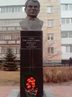 Памятник Героя Советского Союза,лауреата Государственной премии СССР Талипа Латыповича Нуркаева, Россия, Республика Башкортостан, Октябрьский
