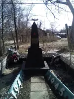 Памятник Шляхову Владимиру Васильевичу, Украинская улица
