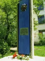 Памятник в честь учителей и учеников школы, погибших в Великую Отечественную войну, улица Шевченко