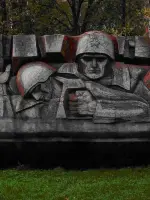 Мемориальный комплекс погибшим воинам ополченцам и партизанам, улица Калинина