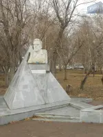 Памятник Алексею Грязнову - сталевару и воину, улица Грязнова