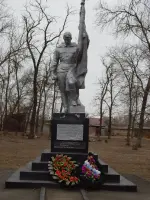 Памятники погибшим воинам в годы Великой Отечественной войны, Школьный переулок