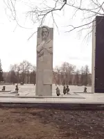 Мемориал - Сквер Славы. Мемориальный ансамбль «Подвигу сибиряков в Великую Отечественную войну 1941—1945 гг». (монумент Славы), улица Станиславского
