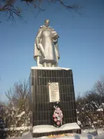 Братская могила воинов-освободителей х.Колодезной (п.Тарасовский), улица Победы