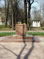 Памятник пушкинцам Героям Советского Союза, Октябрьский бульвар