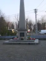 Братская могила в сквере на улице Калиниградской в городе Полесске, А-190
