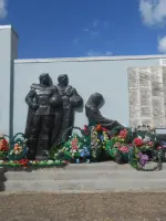 Памятник воинам-землякам, Россия, Забайкальский край, Чернышевский район, поселок городского типа Чернышевск, Береговая улица