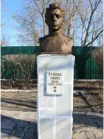 Бюст Героя Советского Союза Нуждова Николая Ильича, Советская улица