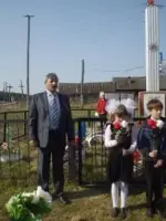 Скромный обелиск воинам, погибшим в годы ВОВ, Россия, Красноярский край, Казачинский район, деревня Челноки, улица Ленина