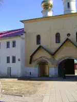 Памятный знак на территории Богородицкого Успенского мужского монастыря, Сырково озеро