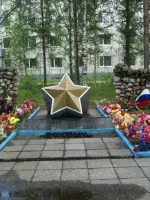 Братская могила в сквере по ул. Гагарина, Россия, Республика Карелия, Муезерский район, поселок городского типа Муезерский