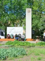 Обелиск – памятник солянцам, погибшим в Великой Отечественной войне, Россия, Саратовская область, Пугачевский район, поселок Солянский