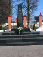 Братская могила воинов, Первомайская улица