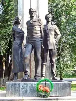 Памятник Льговским Молодогвардейцам, Сквер на Красной площади