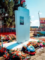 
        
        Могила неизвестного солдата
      
      , Россия, Ленинградская область, Подпорожский район, поселок городского типа Важины