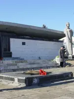 Памятный знак погибшим во время Великой Отечественной войны, Россия, Карачаево-Черкесская Республика, Прикубанский район, село Чапаевское, Центральная