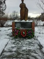 Братская могила, Центральная улица