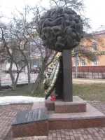 Памятник «Опалённый цветок», площадь Победы