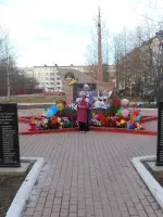 Памятный знак «Вечная слава нефтяникам Яреги, погибшим в боях за Родину», Россия, Республика Коми, городской округ Ухта, поселок городского типа Ярега